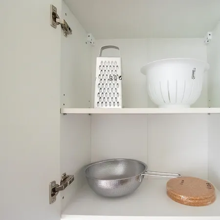 Tolstov - Monteurwohnung - 2 Schlafzimmer - Wohnzimmer - Kueche - Balkon - Waschmaschine - 25 Min Zur Messe Dus דירה