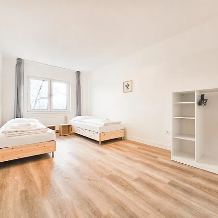 דירה Tolstov - Monteurwohnung - 2 Schlafzimmer - Wohnzimmer - Kueche - Balkon - Waschmaschine - 25 Min Zur Messe Dus הייליגנהאוס