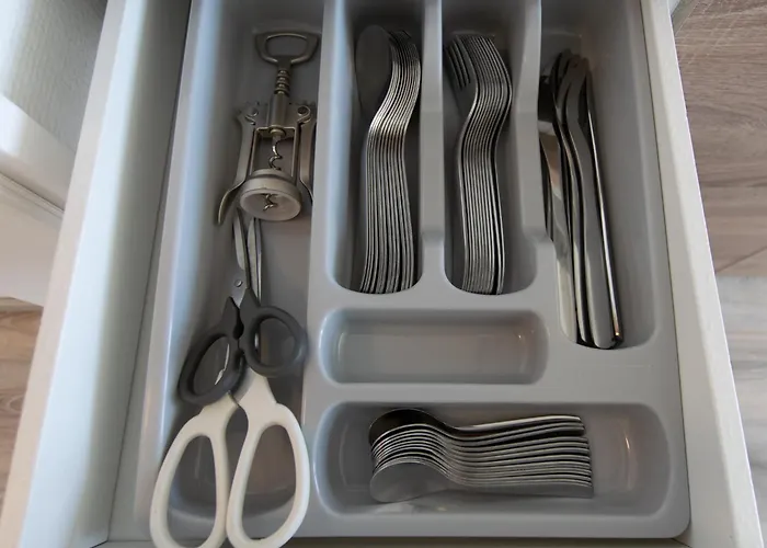 Tolstov - Monteurwohnung - 2 Schlafzimmer - Wohnzimmer - Kueche - Balkon - Waschmaschine - 25 Min Zur Messe Dus Appartement