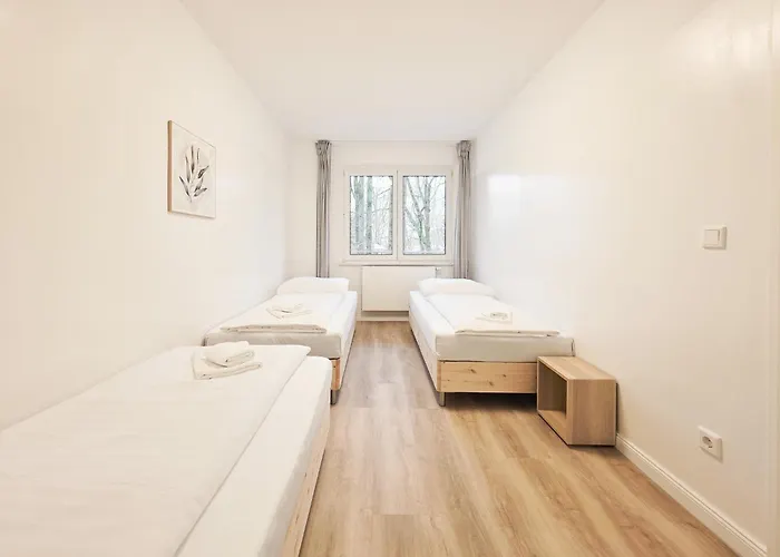 Tolstov - Monteurwohnung - 2 Schlafzimmer - Wohnzimmer - Kueche - Balkon - Waschmaschine - 25 Min Zur Messe Dus Appartement