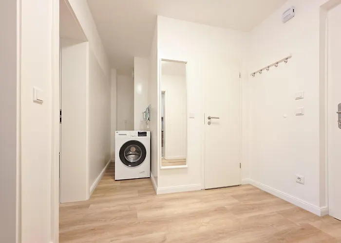 Appartement Tolstov - Monteurwohnung - 2 Schlafzimmer - Wohnzimmer - Kueche - Balkon - Waschmaschine - 25 Min Zur Messe Dus *