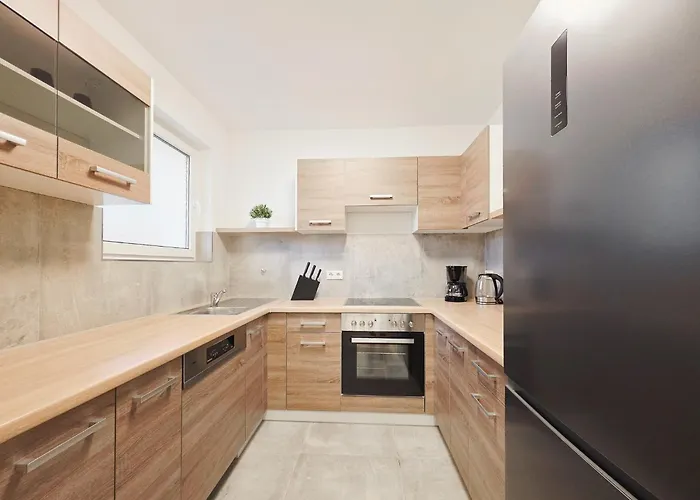 Appartement Tolstov - Monteurwohnung - 2 Schlafzimmer - Wohnzimmer - Kueche - Balkon - Waschmaschine - 25 Min Zur Messe Dus *