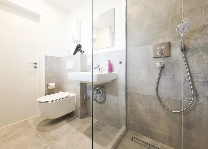 Tolstov - Monteurwohnung - 2 Schlafzimmer - Wohnzimmer - Kueche - Balkon - Waschmaschine - 25 Min Zur Messe Dus Appartement Heiligenhaus